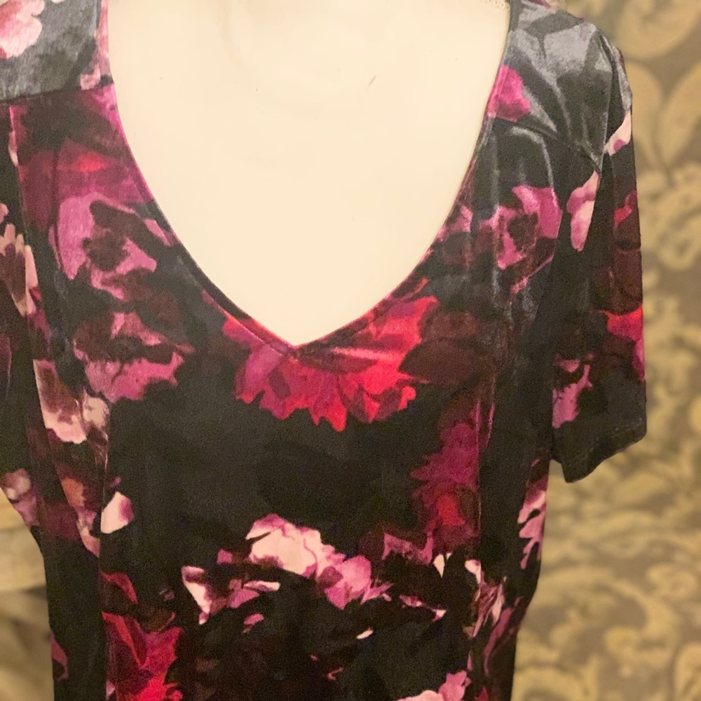 Roz & Ali Black Floral Top/Blouse- Size 2x